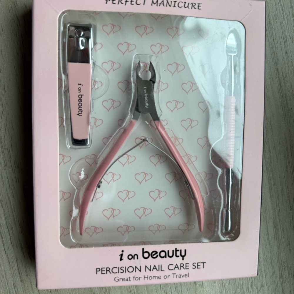 Assorted 8 Piece Manicure Pedicure Set & Nail Care - Picture 2 of 3
